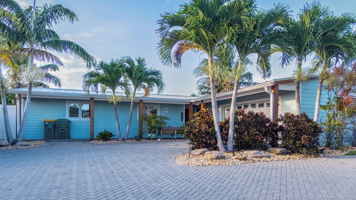 Pelican Creek Estates House | Tiki Beach House Waterfront