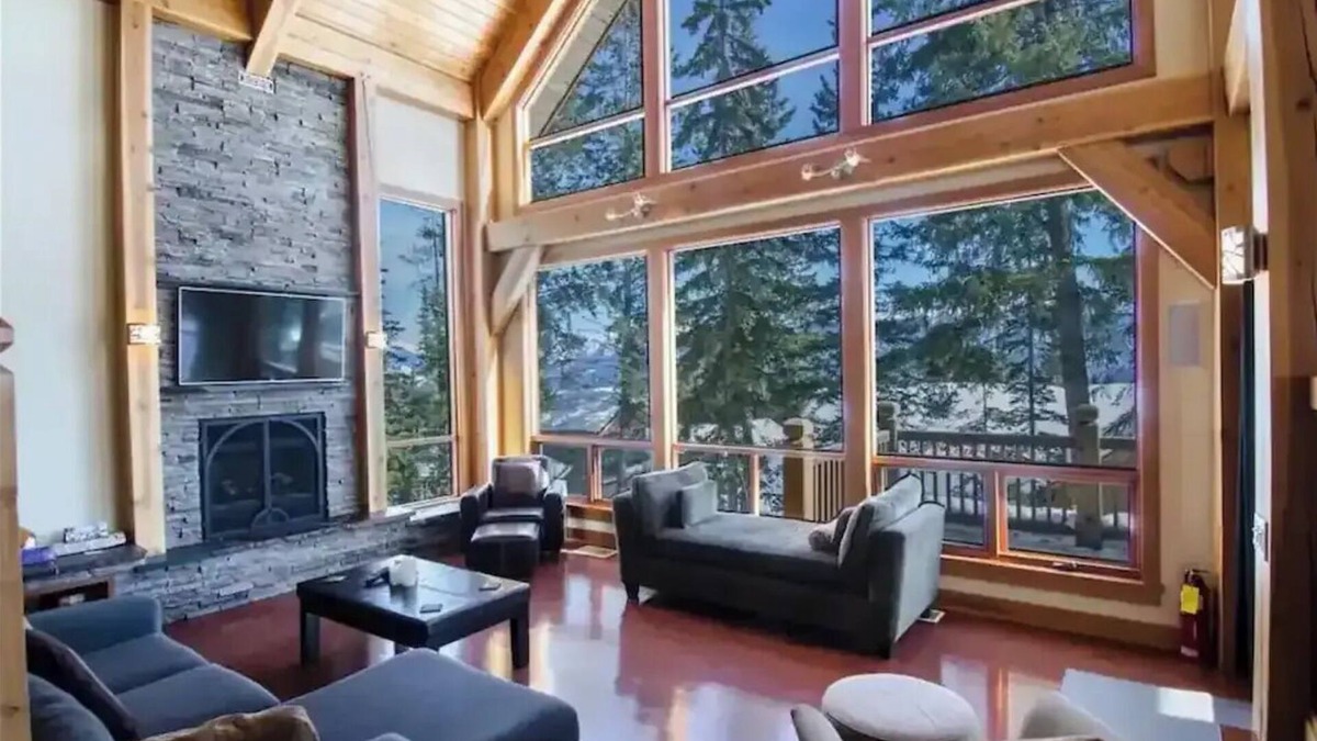 Golden Ski Chalet | Timber frame chalet with vaulted ceiling and great views ,ski in ski out