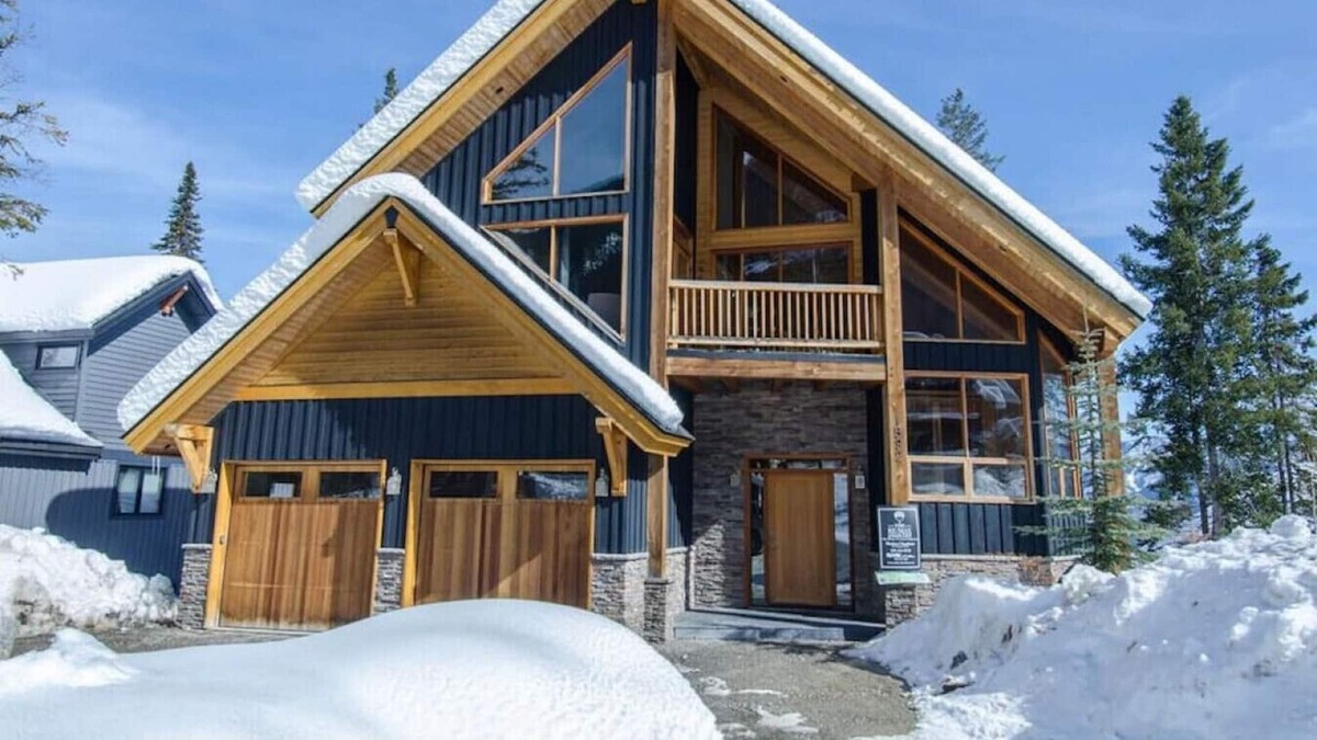 Golden Ski Chalet | Timber frame, vaulted ceiling chalet with views!