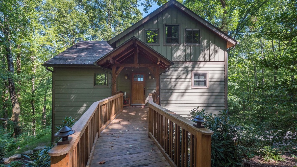 Old Fort House | Timber Hideaway | Pet-Friendly Timber Frame Home with Hot Tub & Views!
