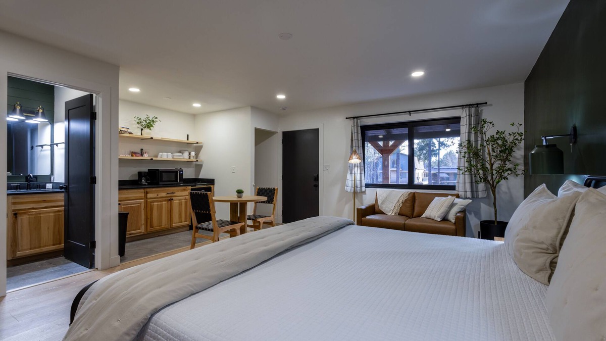 Pinetop Hotel | Timber Lodge