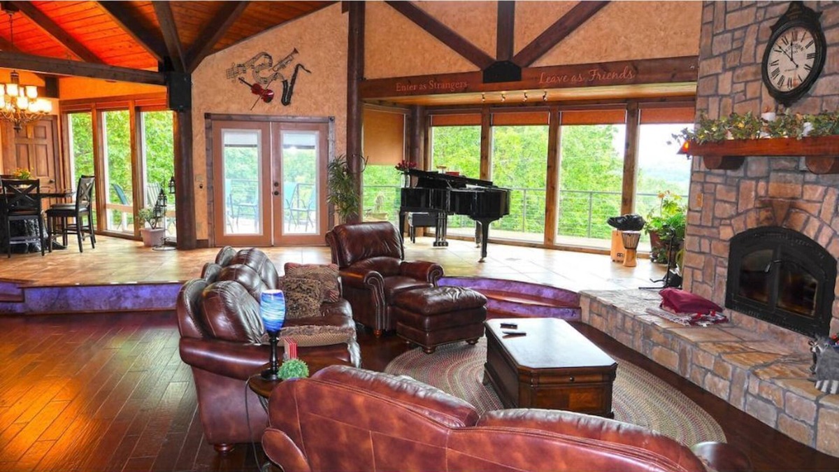 Siloam Springs Cabin | Timber Ridge Lodge with a view