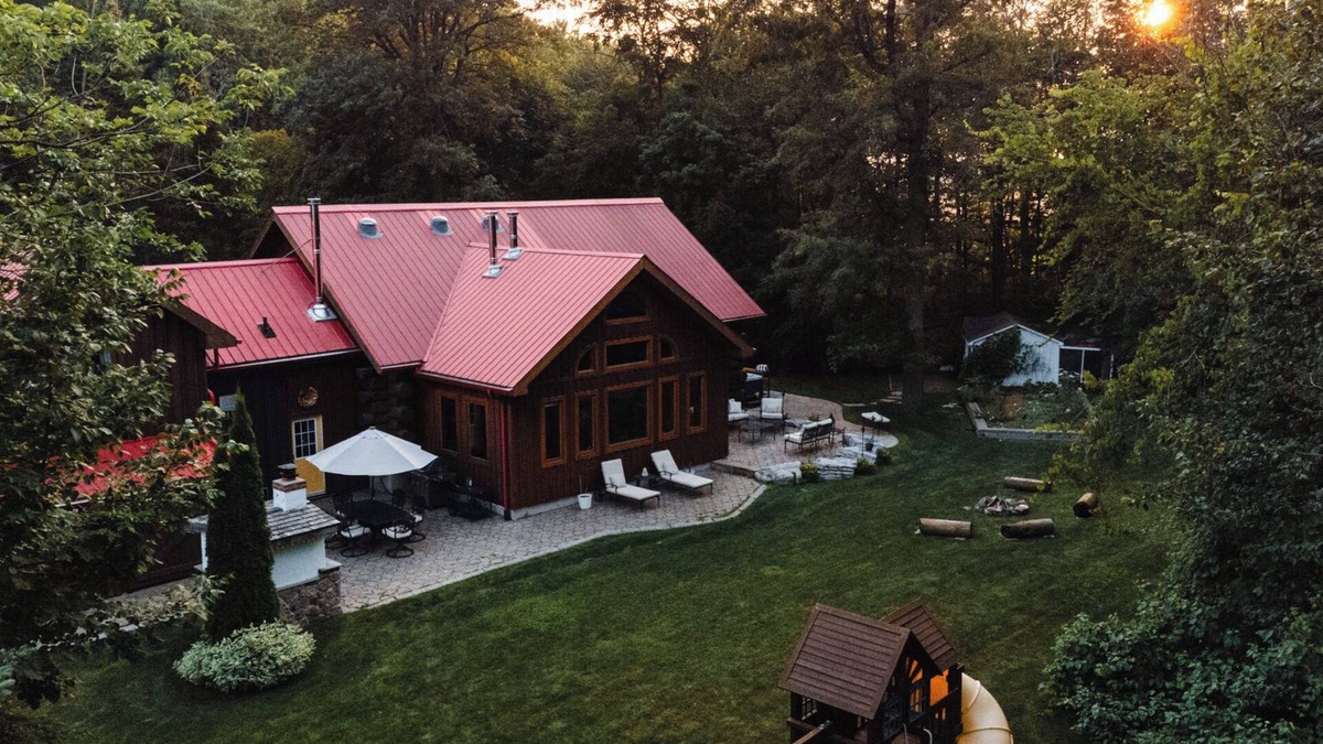 Centre Wellington House | Timber Sky Estate - Family & Pet-Friendly Log Cabin in Elora