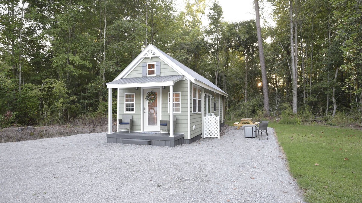 Durants Neck Cottage | Timber Tiny House~ Screen Porch~ Fire Pit~ Private Driveway~ Country Getaway