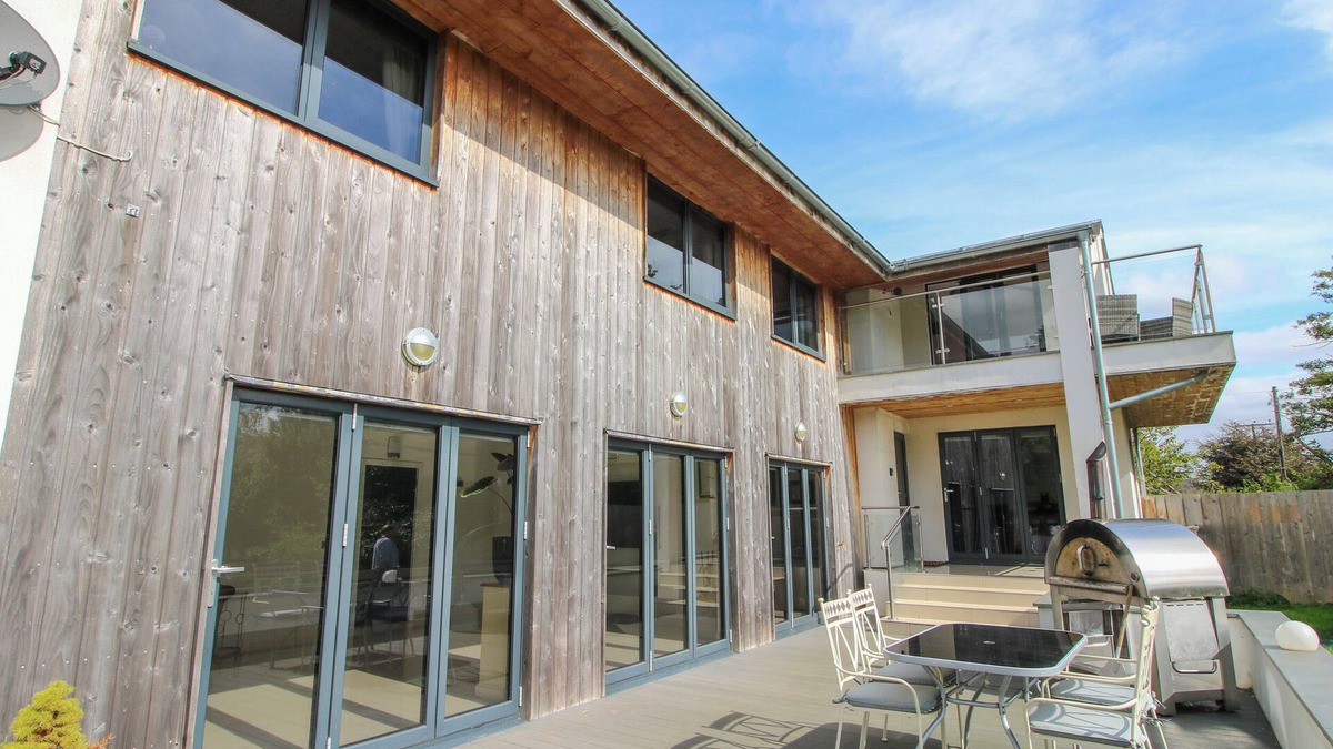 Brimfield Cottage | TIMBERDYNE, pet friendly, character holiday cottage in Woofferton