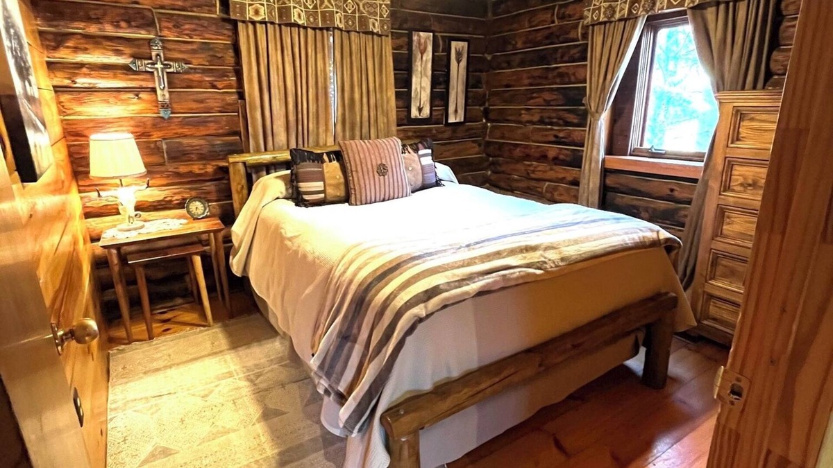 Old Washington Cabin | Timberline Cabins - The Huntington Cabin - WiFi, Hot Tub, Fireplace