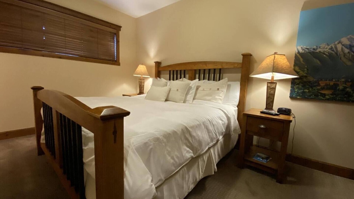 East Kootenay Condo | TimberStone 6 - Golf - Ski - Hike - Chill - Private Hot Tub - Sleeps 6