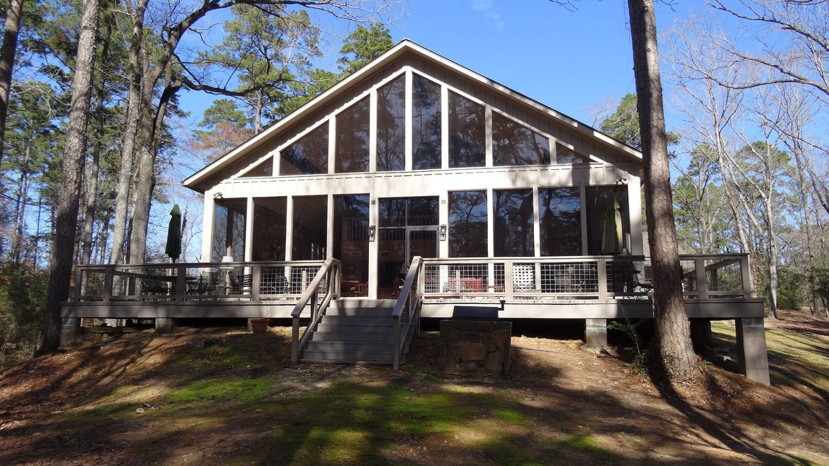 Center Cabin | Timberview Lodge - Wooded East Texas views