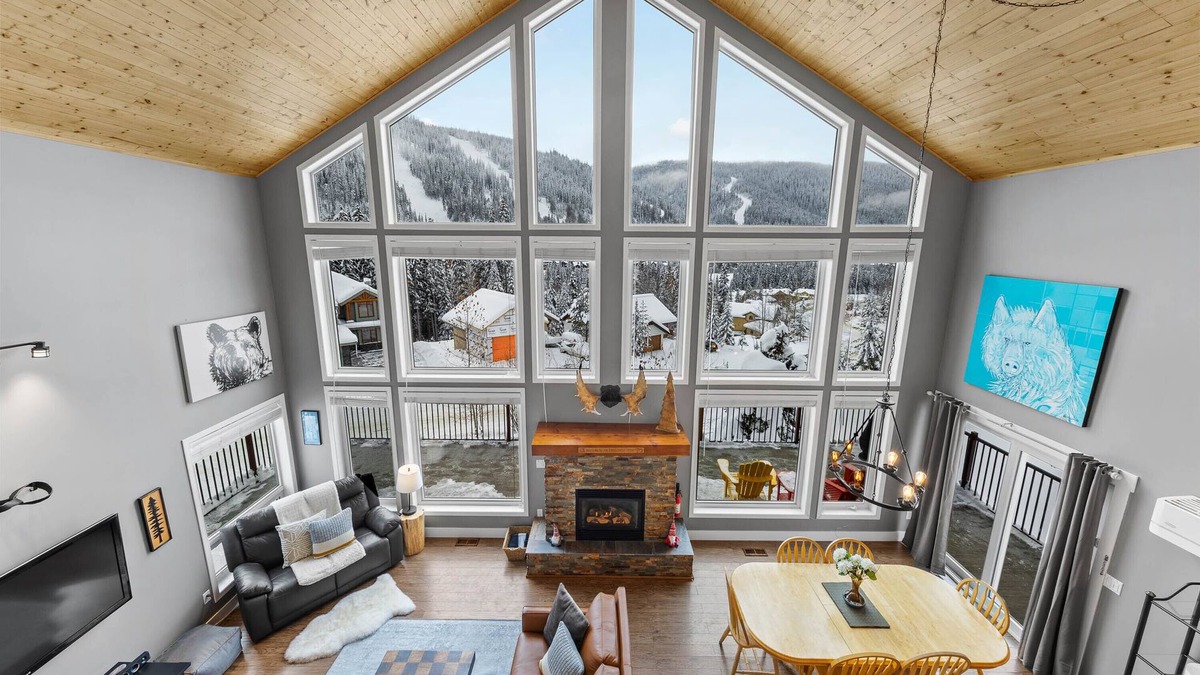 Sun Peaks House | Timberwolf Lodge - Private, Luxurious, Ski-in/Out Chalet