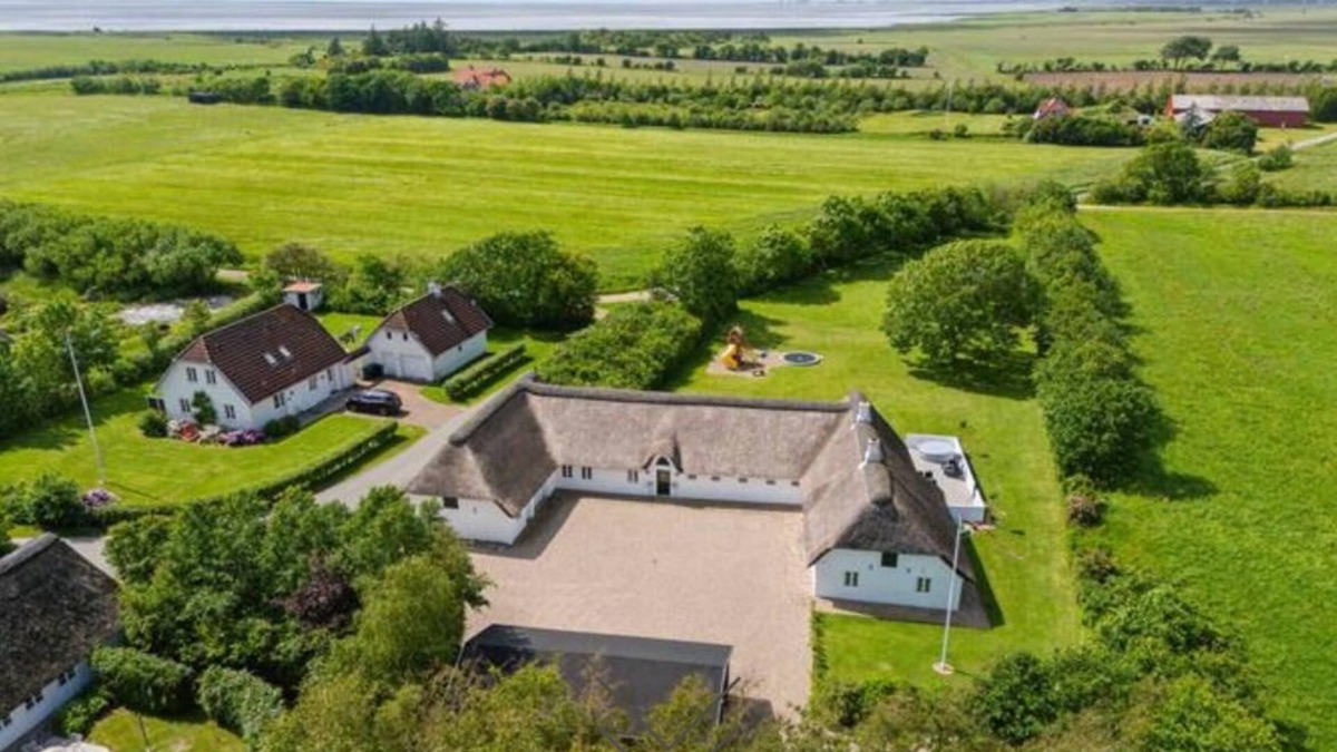 Esbjerg Municipality Apartment | Time out in the 400-year-old farm