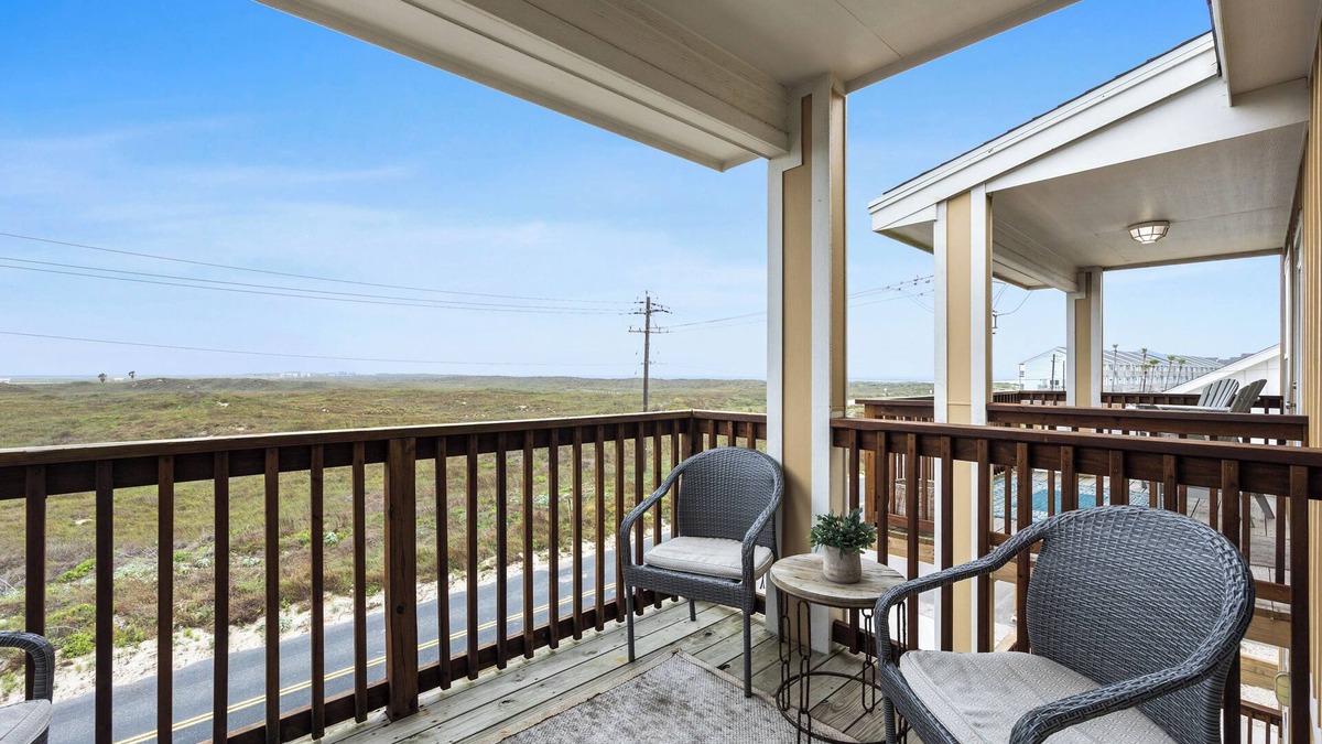 Corpus Christi House | Time to Make Waves: Spacious Townhouse Steps from the Beach is Ready For You