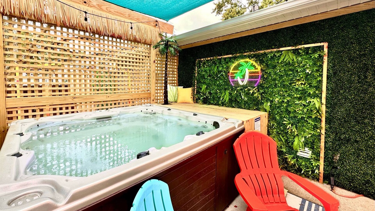Normal House | Time Traveler - Hot Tub, firepit, grill, games, and fun!
