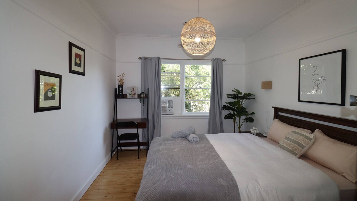 Heathmont Apartment | Timeless Allure near Train station and Costco