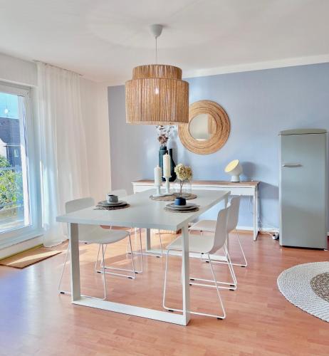 Gemarkung Barmen Apartment | TIMELESS APARTMENT: FREE PARKING + BALCONY