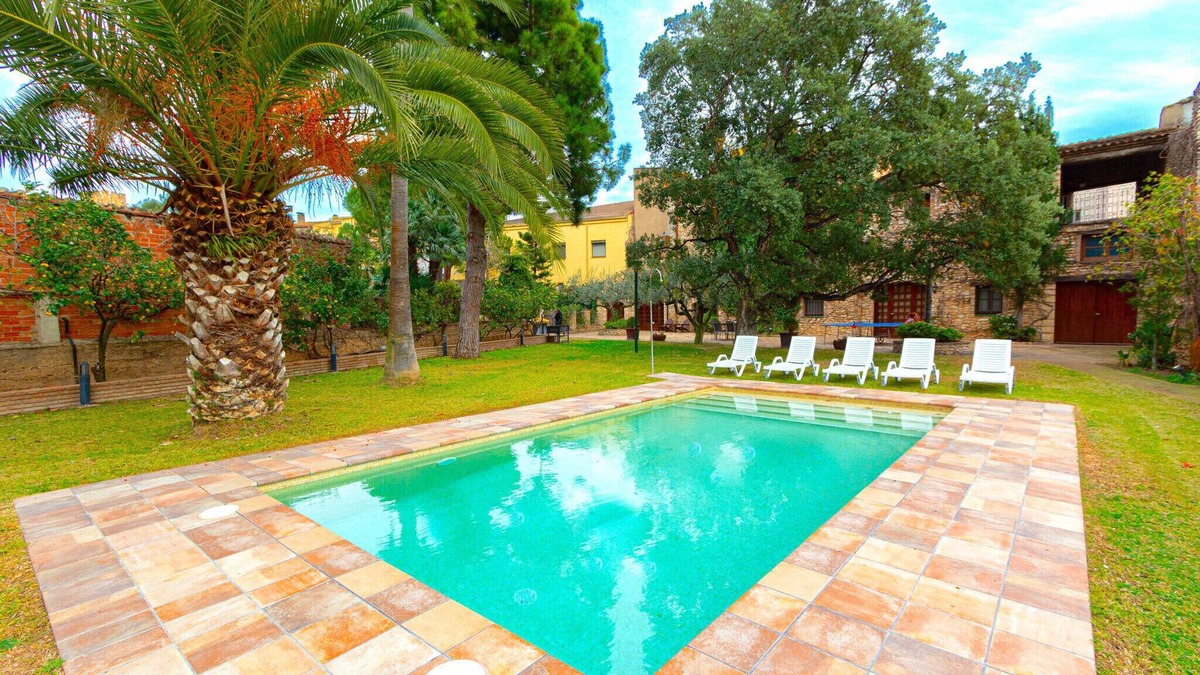 Santa Oliva Villa | Timeless Elegance near Barcelona, 14 min to beach
