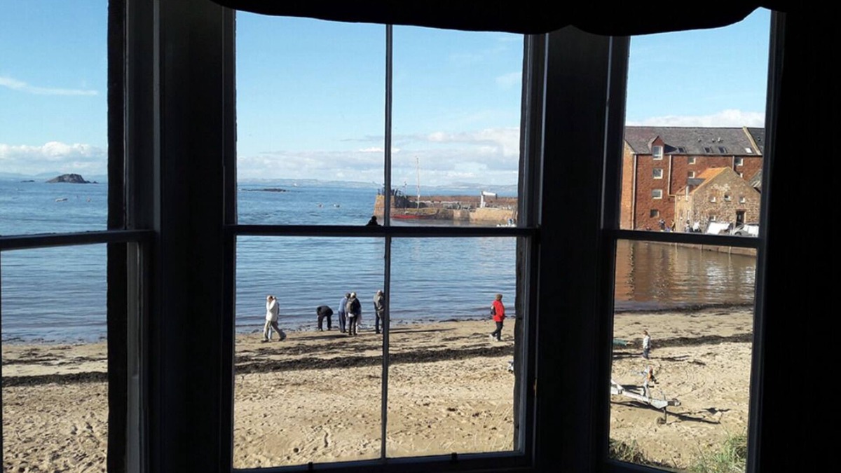 North Berwick Apartment | Timeless holiday apartment with special atmosphere overlooking beach