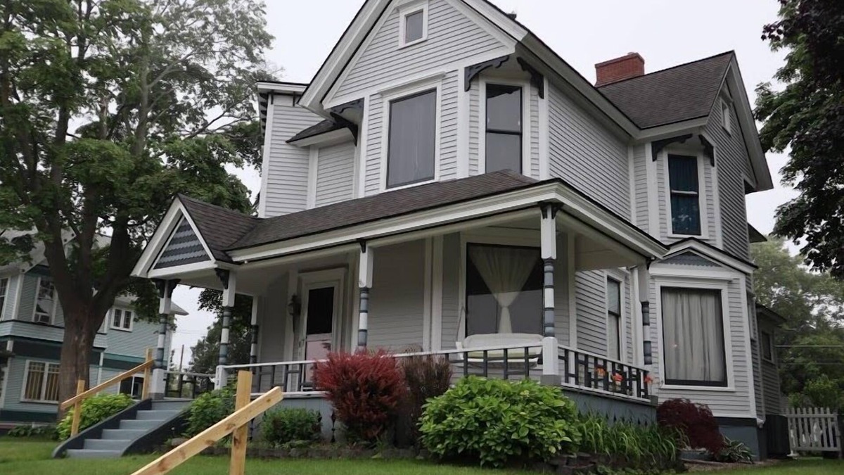 Ludington House | Timeless Memories - Victorian home located in the heart of Ludington