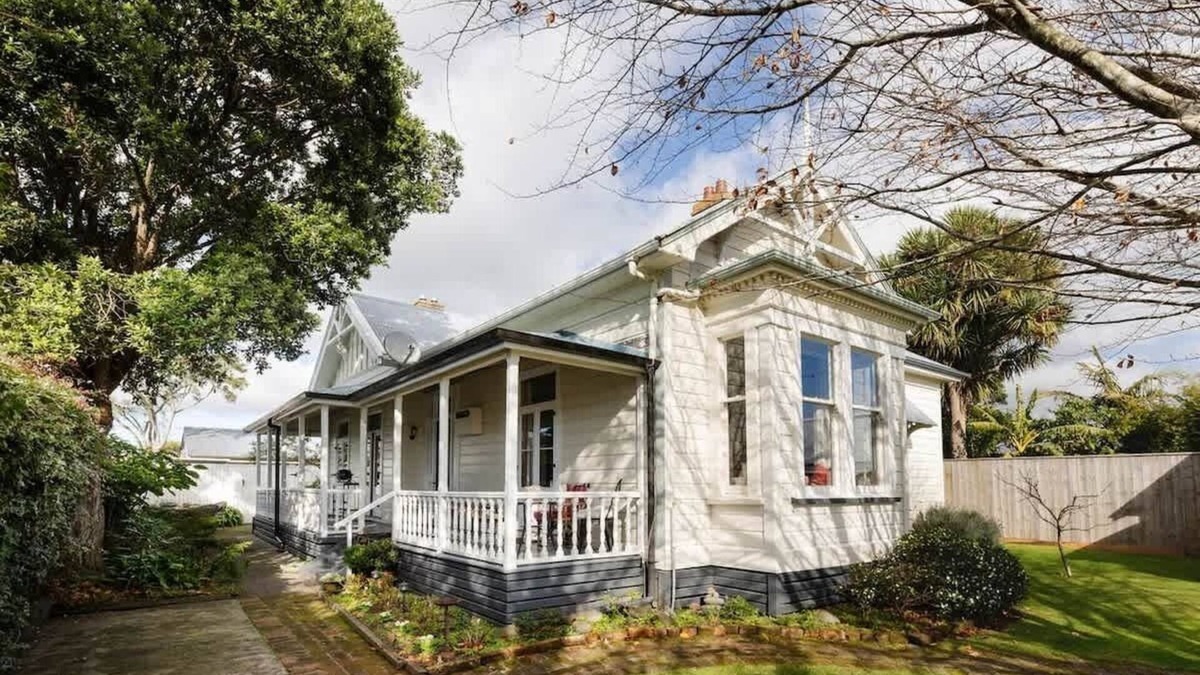 New Plymouth House | Timeless Treasure - family retreat with garden