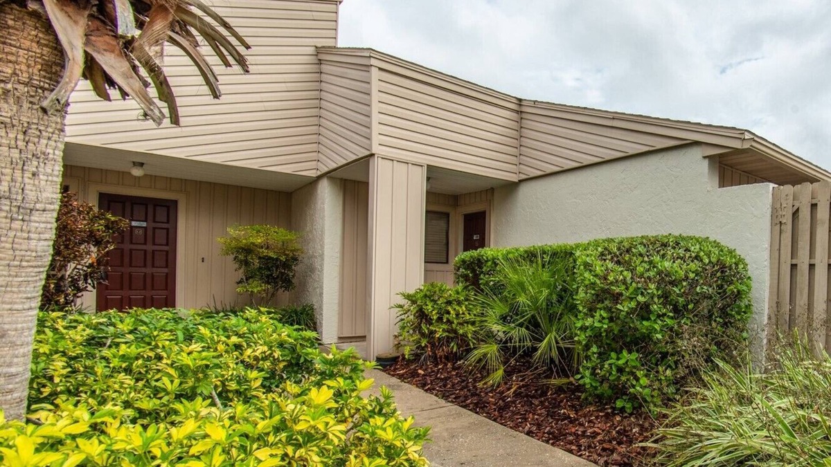 Nichols Condo | TimeOut 2! Spacious 2 bed/2bath condo, Sleeps 6, Pool!