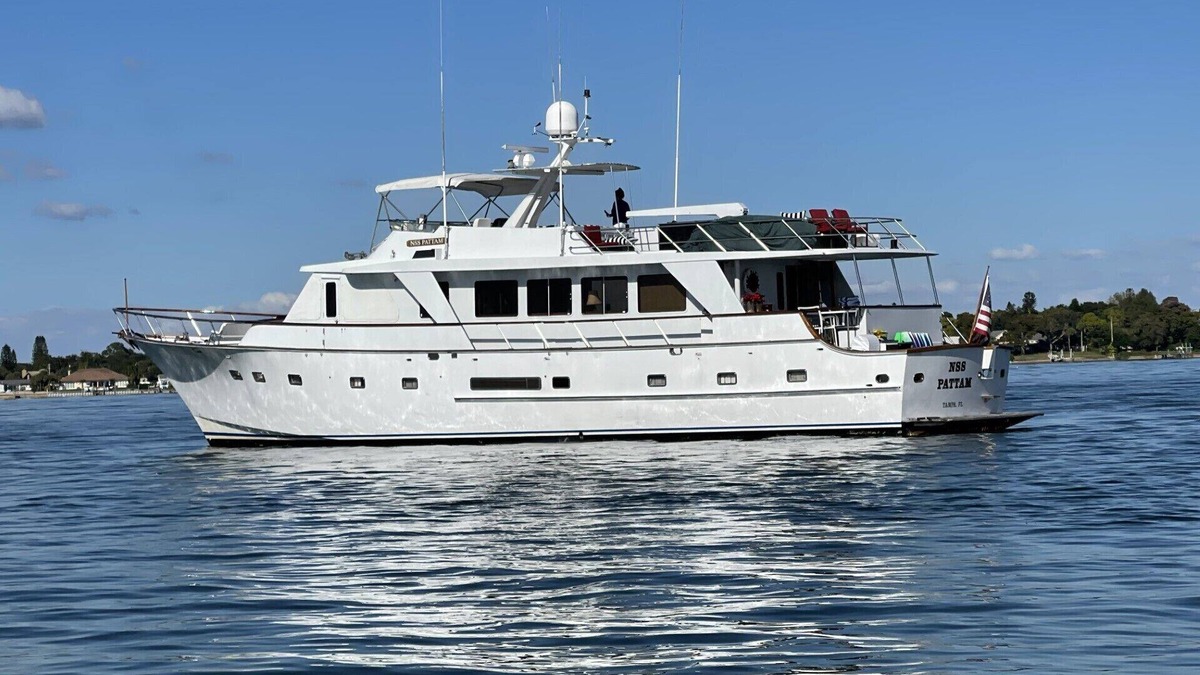 Madeira Beach Boat Rental | TIMEWARP 84 FOOT YACHT CLOSE TO THE BEACH CAN RELOCATE