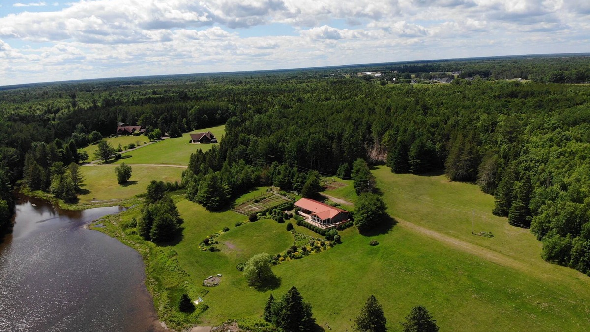 Rexton Ski Chalet | Tin Roof Landing - Richibucto River Retreat