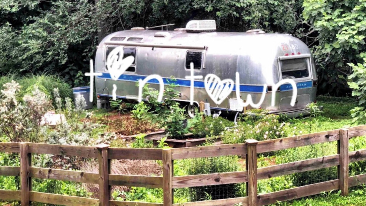 Avondale Estates House | Tin Town This is 1974 Airstream has been rehabbed from top to bottom!