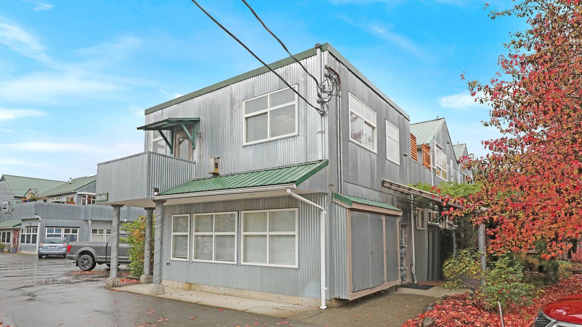 Courtenay House | Tin Town Tranquility