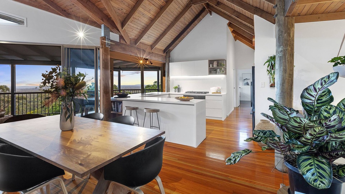 Tinbeerwah Apartment | Tinbeerwah Family Home with Panoramic Ocean Views