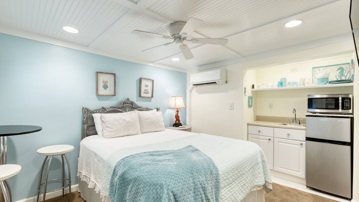 Folly Beach House | Tiny but perfect, super close to the beach.