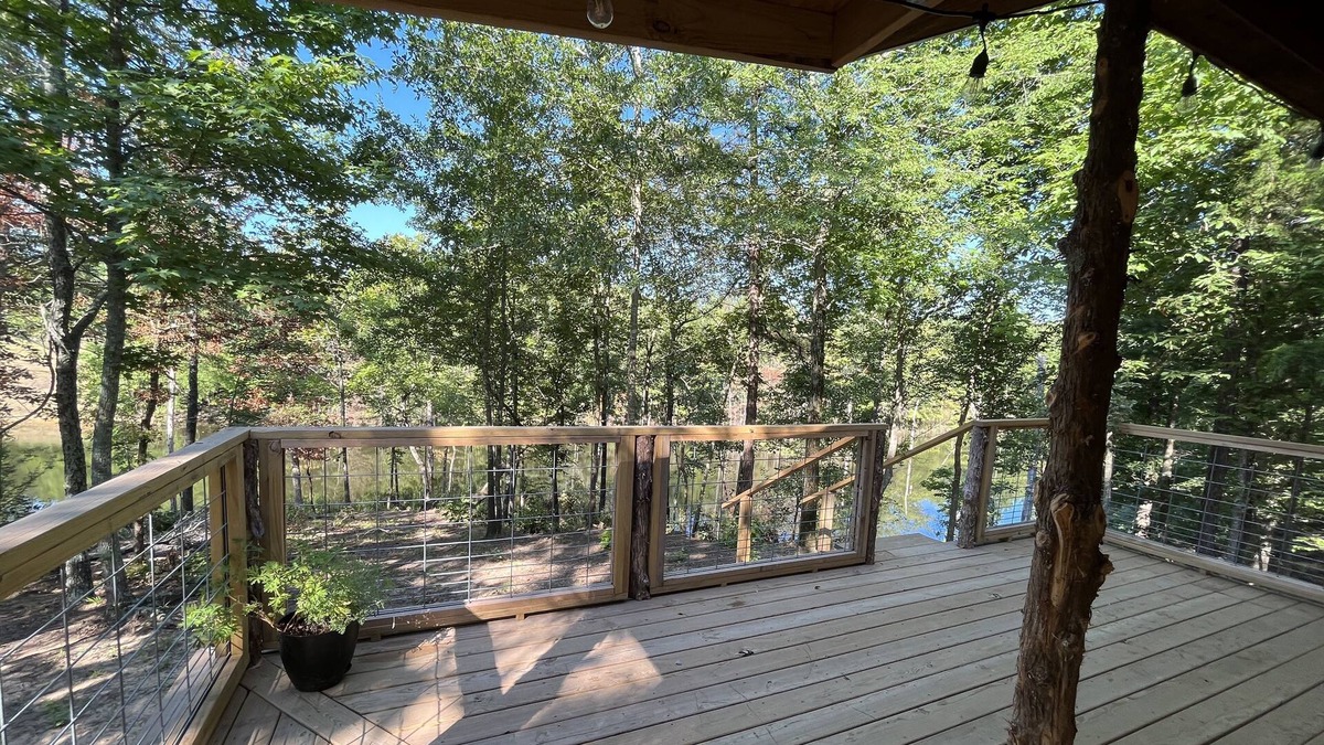 Golden Cottage | Tiny Cabin. Come here to unplug & relax on the pond.