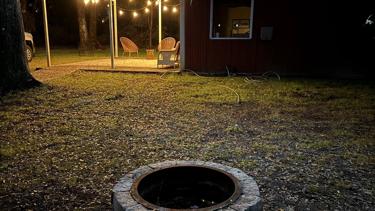 Live Oak Cottage | Tiny Cabin for Two: Fire Pit & Stargazing Nights