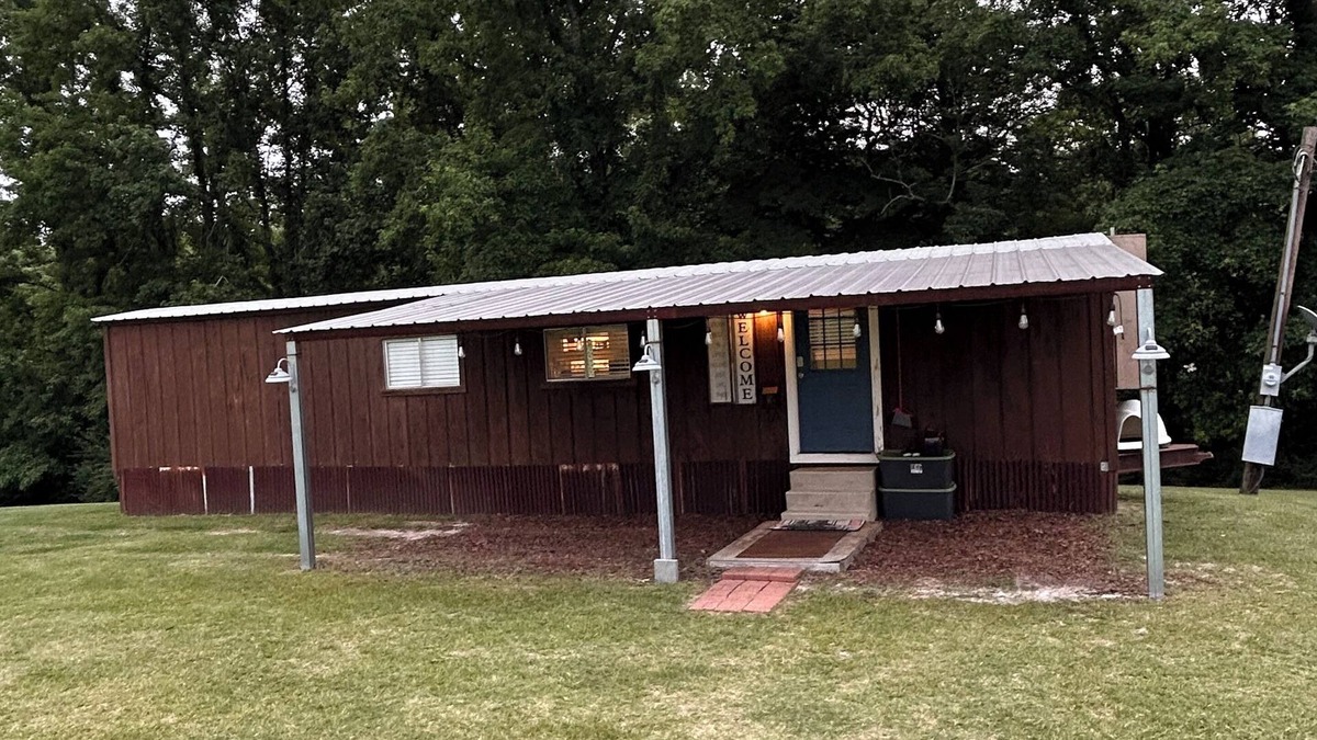 Florien Cabin | Tiny cabin in the country