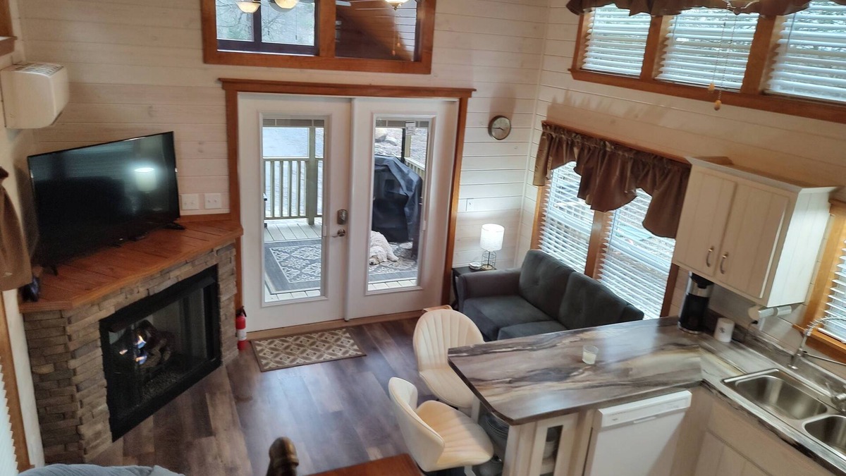 Damascus Cabin | Tiny cabin nesteled on 10 wooded acres at 4000 elevation