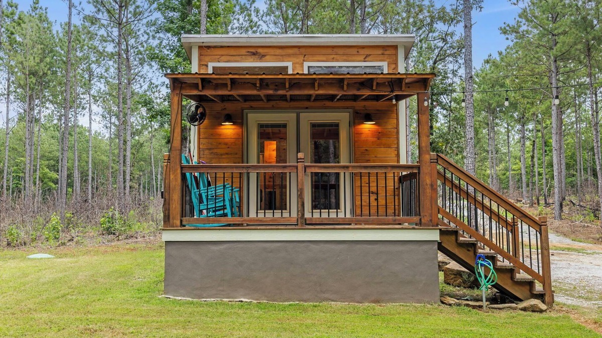 Elberton Cabin | Tiny Cabin on 23 Private Lake Front Acres