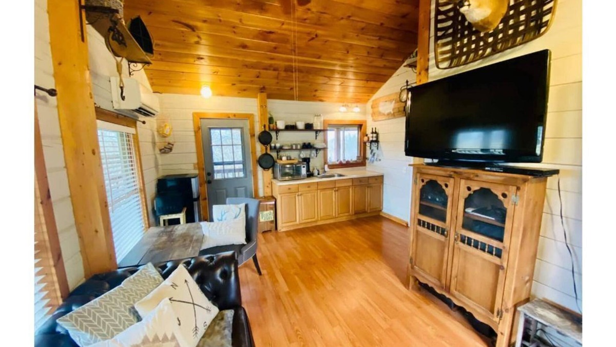 Turners Station Cabin | Tiny Cabin where you can enjoy wildlife, sounds of nature and Relaxation!