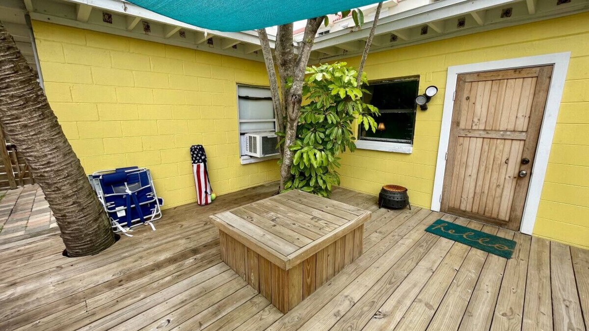 Orlando Beach Cottage | Tiny Cottage - 1 Bed/1 Bath w/Beach Across Street