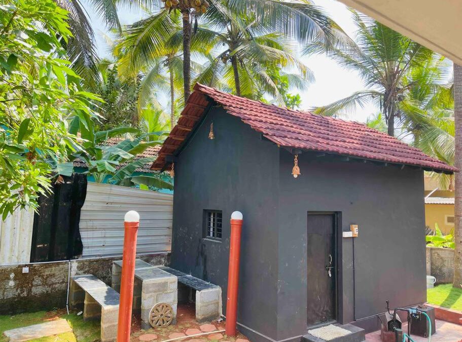Malpe Ski Chalet | Tiny Cottage