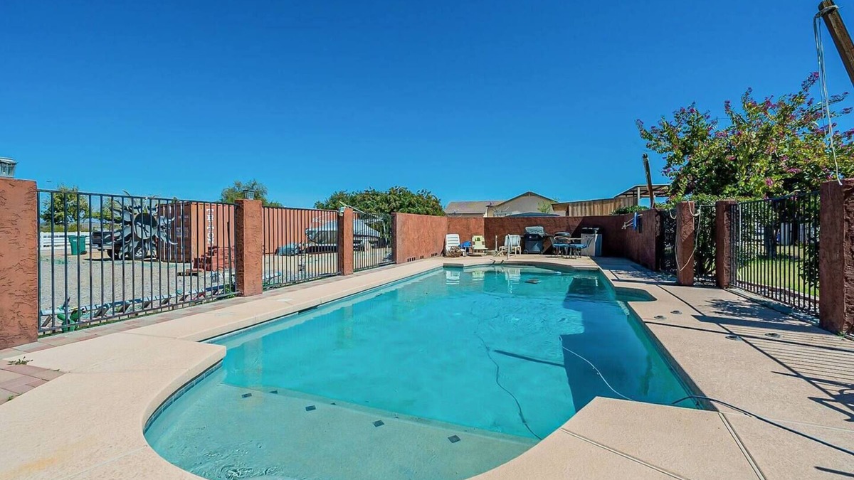 San Tan Valley Apartment | Tiny Cowboy Stay-Pool/Horse Stall/BBQ