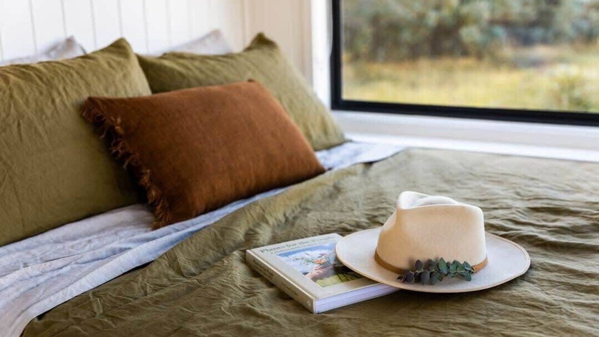Shooters Hill Cabin | Tiny Daisy Summary: R