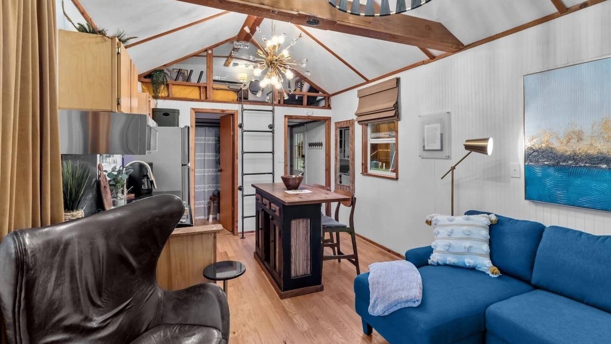 Shreveport Cabin | Tiny Emerald -Cabin on Emerald Isle with Kayaks! Emerald Isle Cabins, Shreveport, La.