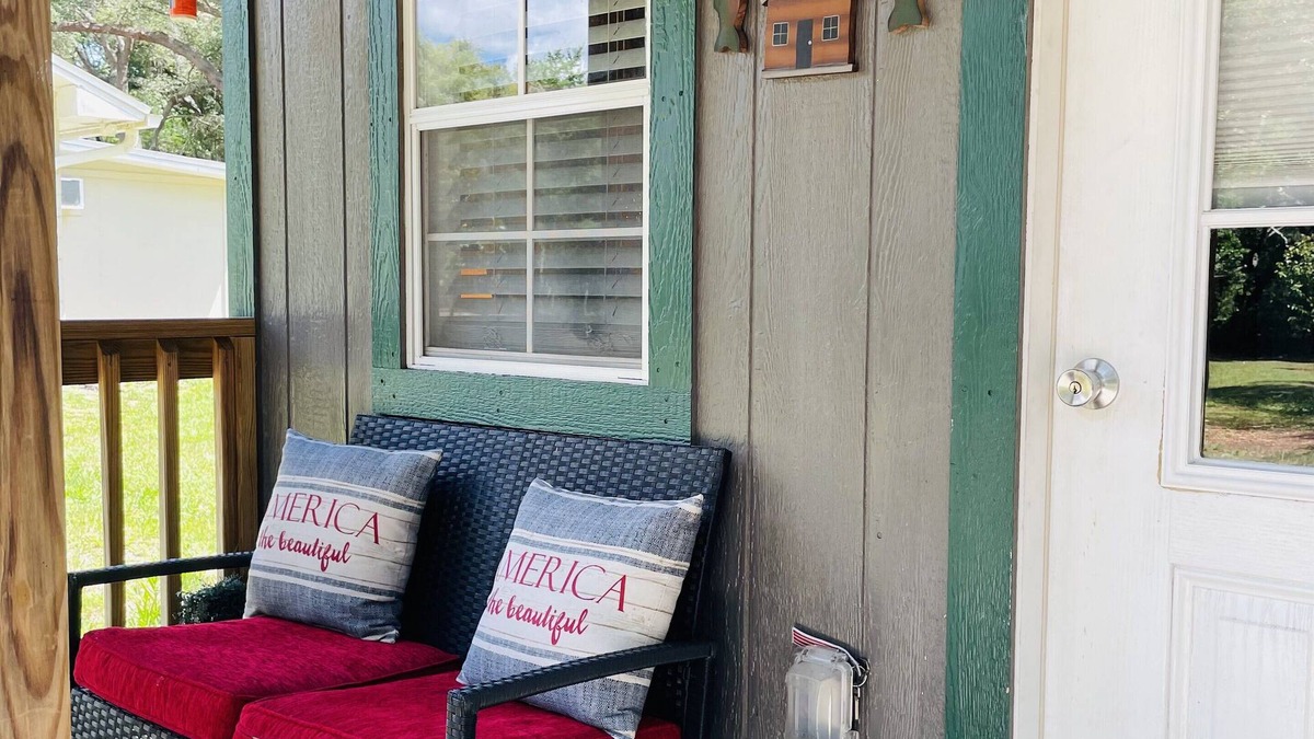 Plymouth Cottage | Tiny Farmhouse Haven!