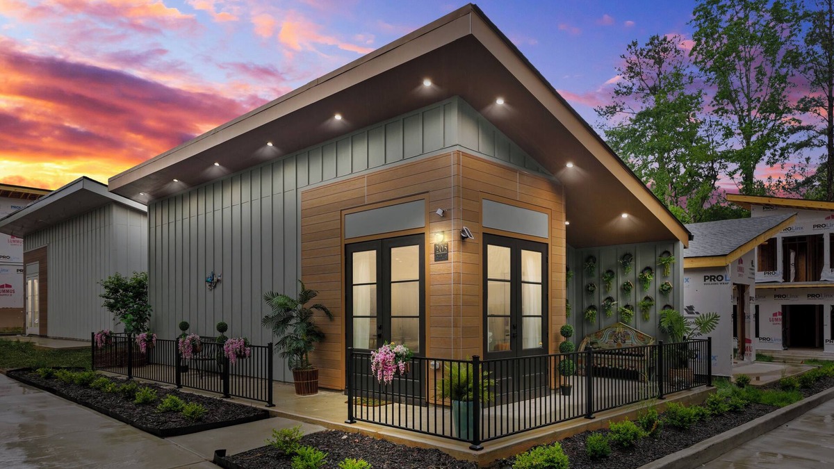 Union City House | Tiny Garden Home in Welcoming Union City