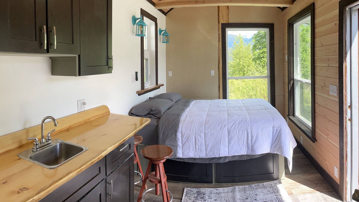 Nelson Cabin | Tiny Home 5min to Nelson and mountain activities :)