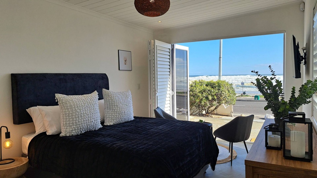 Melkbosstrand Cottage | Tiny Home - Beach Front! Digital Nomad friendly!