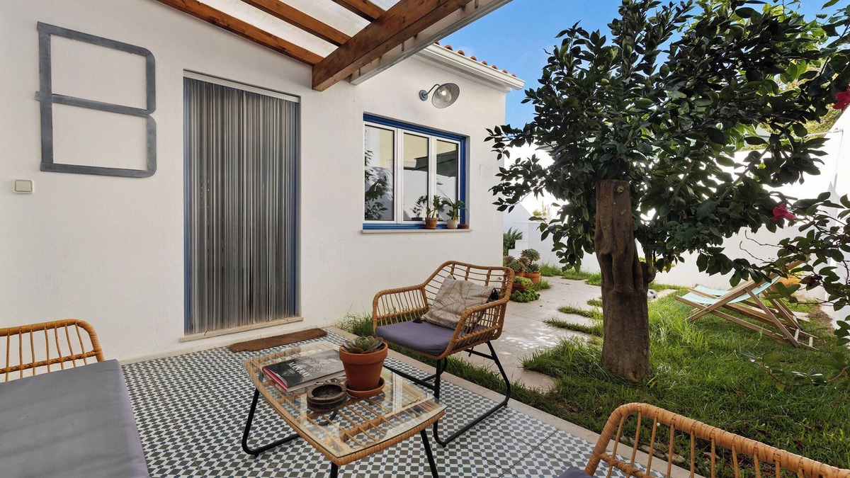 Cartaxo House | Tiny Home 'Casa Das Cantonas Valada' with Shared Pool, Wi-Fi and Air Conditioning