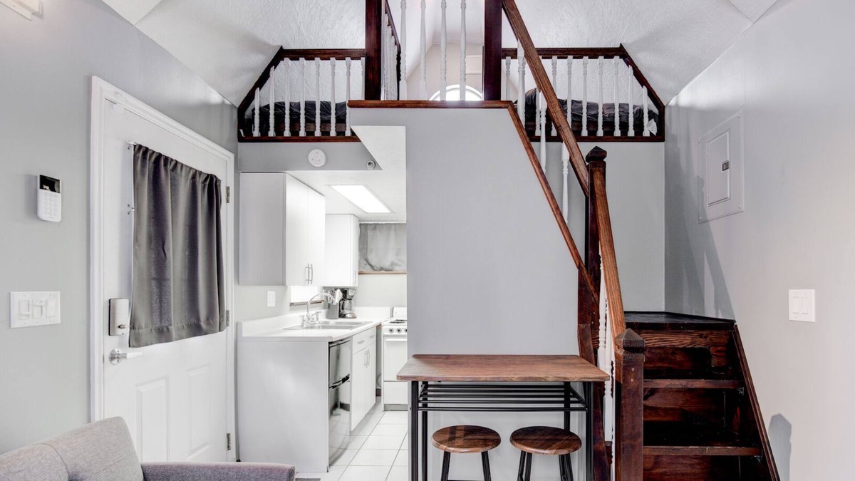 South Ogden Cottage | Tiny Home - Close to Weber State, Hill AFB, McKay Dee Hospital