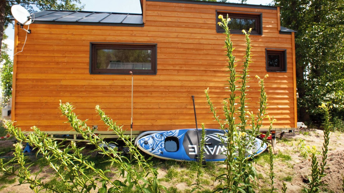 Kloster Lehnin House | Tiny Home 'Ernesto' with Private Garden, Wi-Fi and Air Conditioning