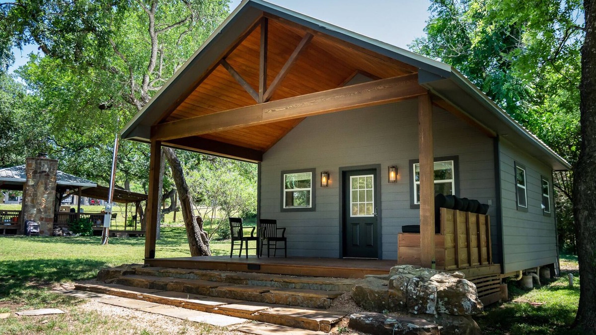 Canyon Lake Apartment | Tiny Home in Canyon Lake 5 mins to Lake & River, Prime Area, Pet Friendly