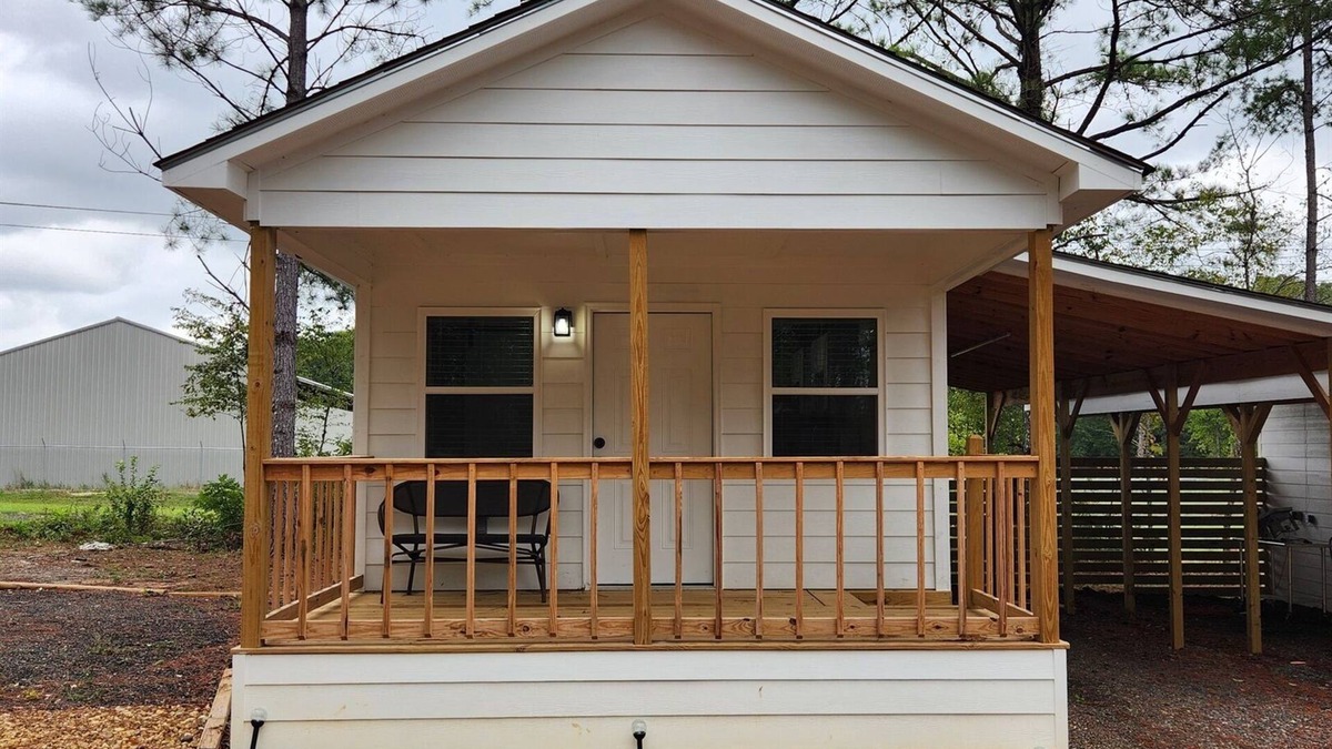 Leesburg House | Tiny Home in Leesburg - Convenient to Leesburg Landing and Cherokee Rock Village
