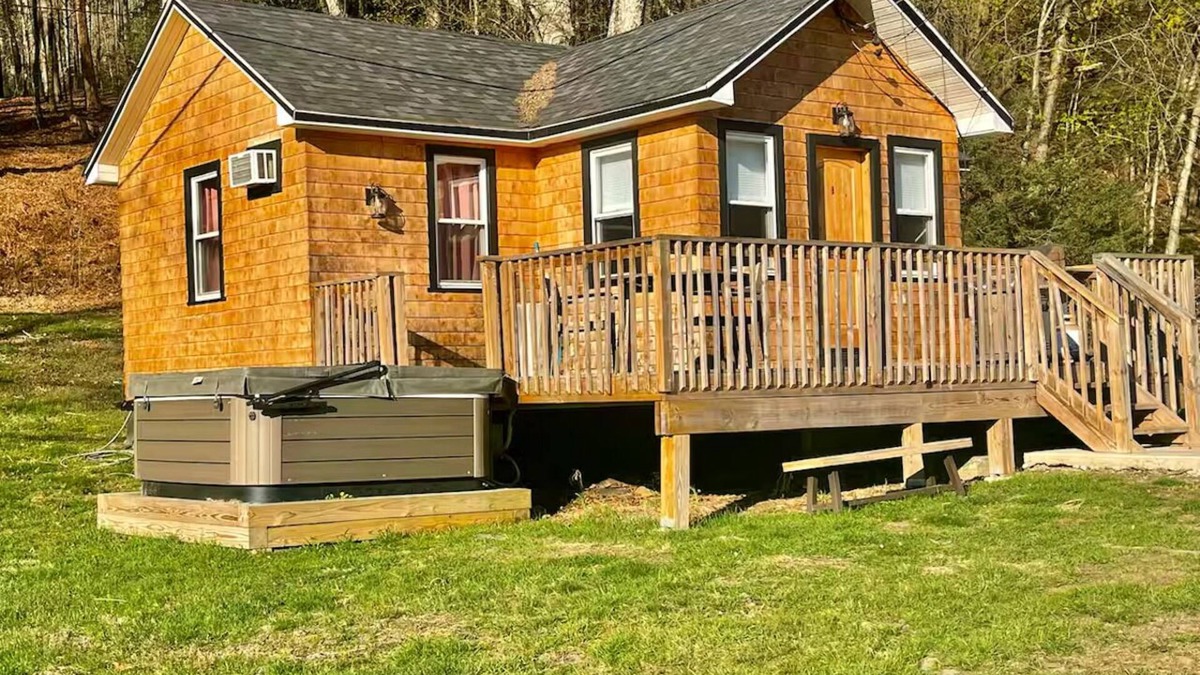 Ellenville Cabin | Tiny Home, King Bed & Hot Tub, Unit B